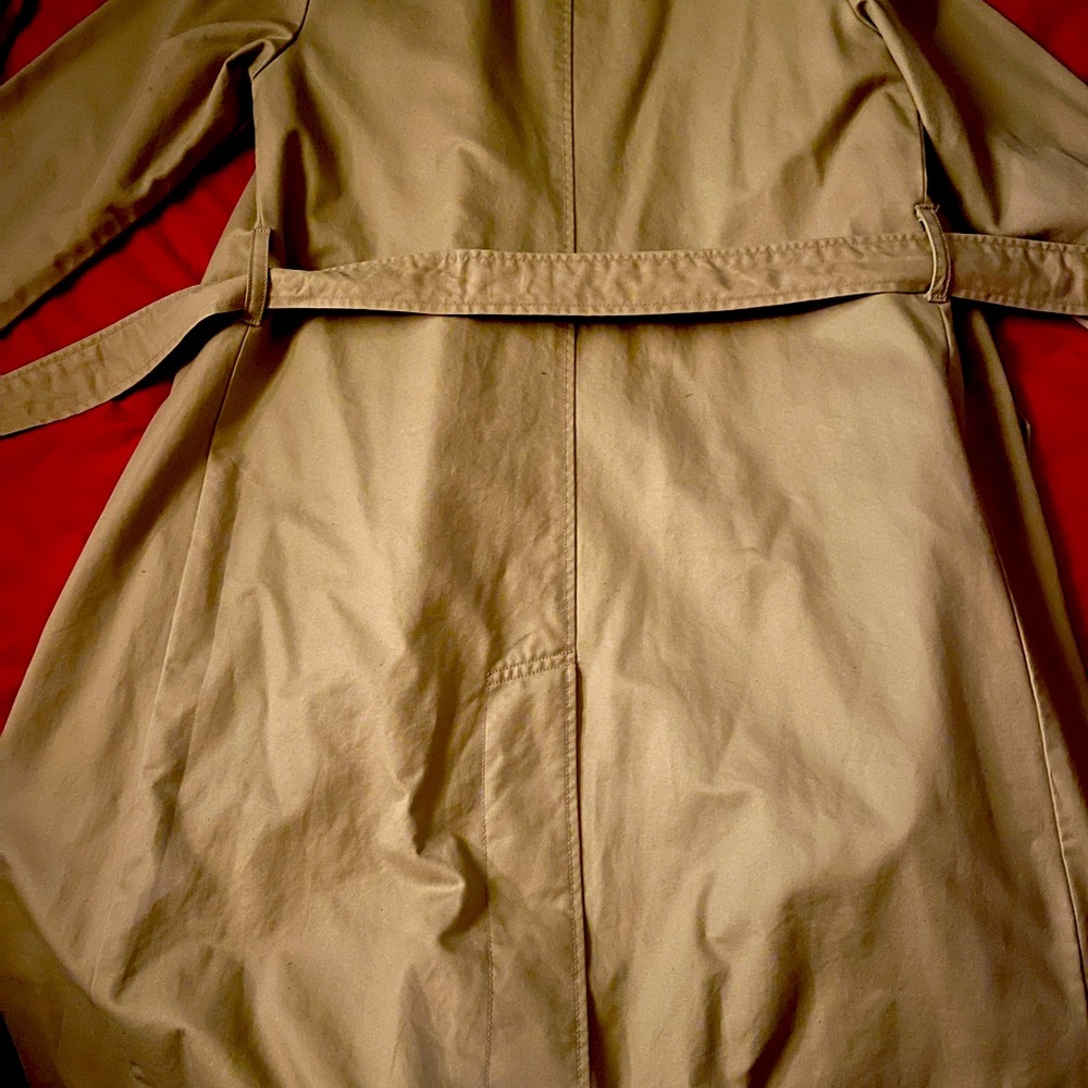 Gap… Trench Coat… Size Medium..